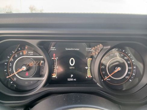 Used 2024 Jeep Gladiator Mojave AWD/4WD image 23