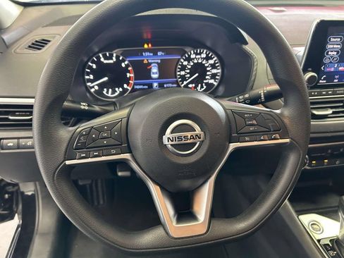 Used 2022 Nissan Altima 2.5 SV FWD image 18