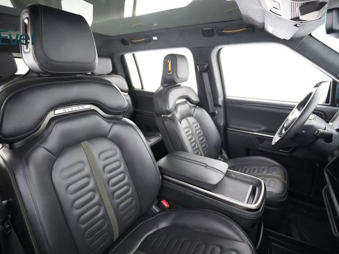 Used 2024 Rivian R1S Adventure AWD/4WD image 23