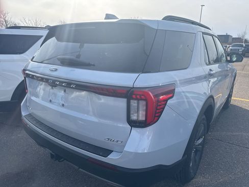 New 2026 Ford Explorer Active w/ Active Comfort Package image 10