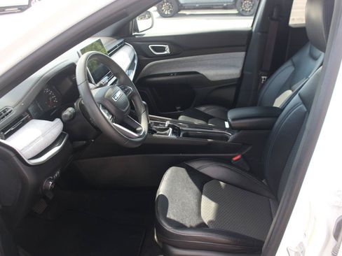 Used 2024 Jeep Compass Latitude AWD/4WD image 14
