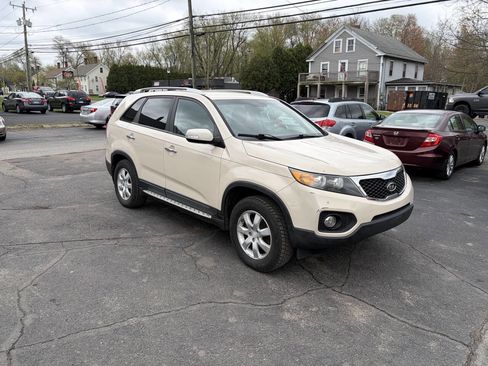 Used 2011 Kia Sorento LX w/ Convenience Pkg image 4