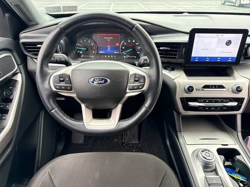 Used 2023 Ford Explorer XLT AWD/4WD image 21