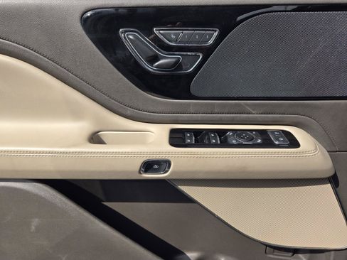 Used 2023 Lincoln Aviator 2WD image 21