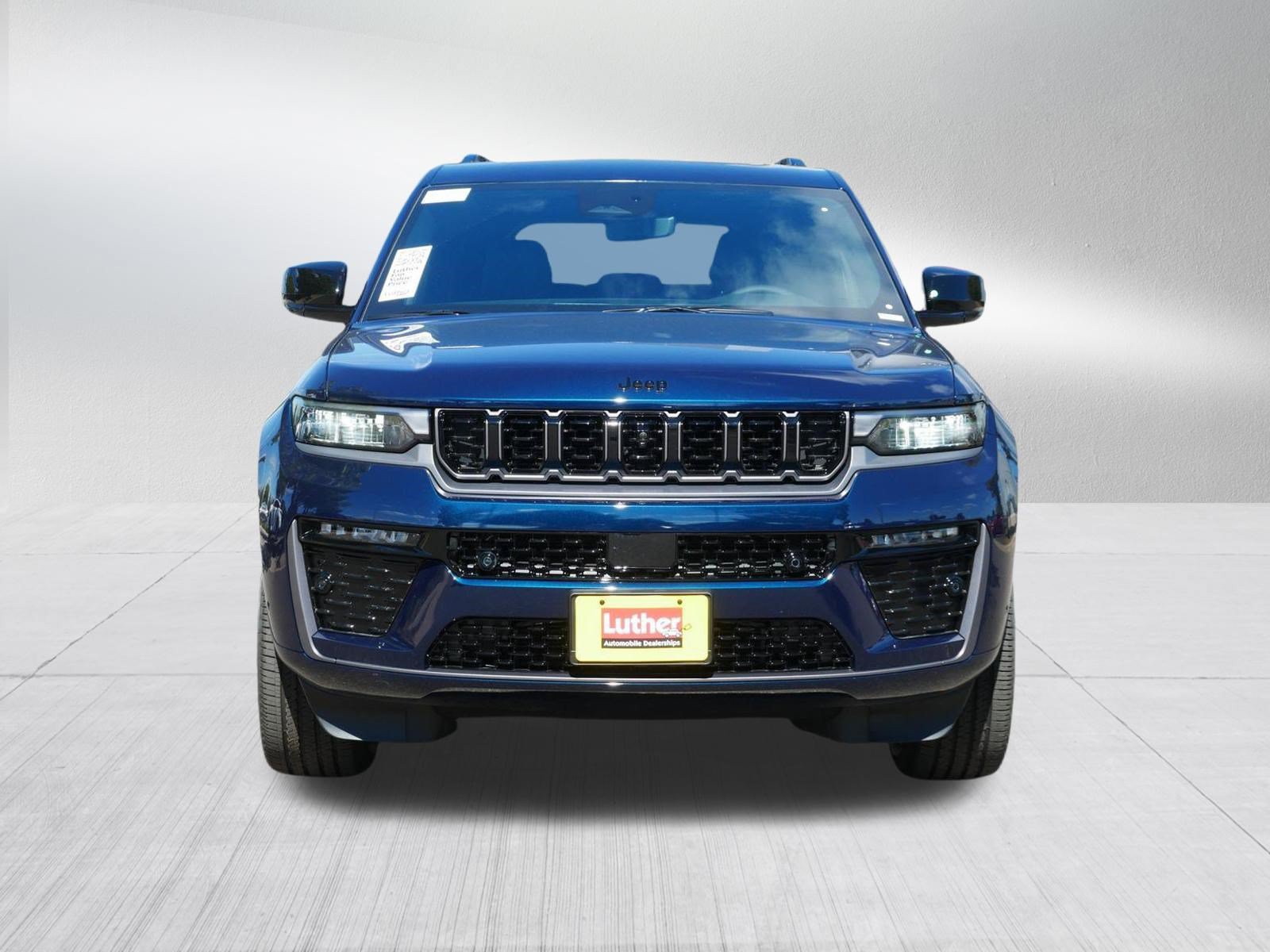 New 2027 Jeep Grand Cherokee Limited AWD/4WD image 2