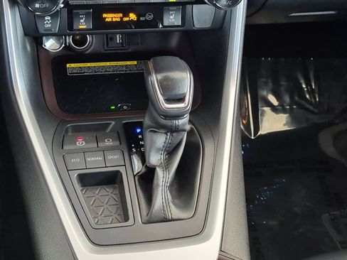 Used 2019 Toyota RAV4 Limited w/ Advanced Technology Package FWD image 21