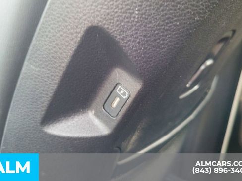 Used 2025 Kia Carnival FWD image 23