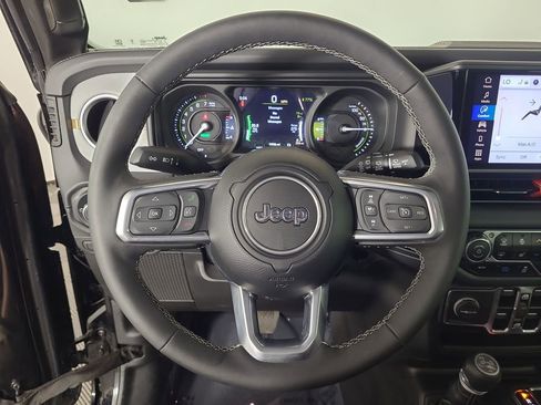 Used 2025 Jeep Wrangler Unlimited Sahara w/ Safety Group AWD/4WD image 12