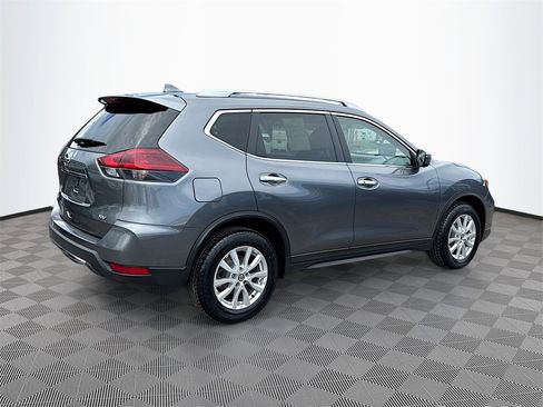 Used 2018 Nissan Rogue SV image 6