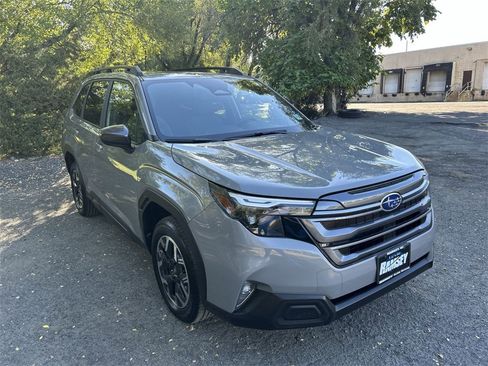 Certified 2025 Subaru Forester Premium image 2