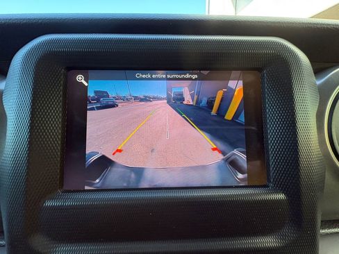 Used 2023 Jeep Gladiator Sport S image 9