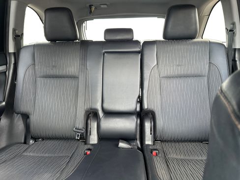 Used 2019 Toyota Highlander LE AWD/4WD image 13