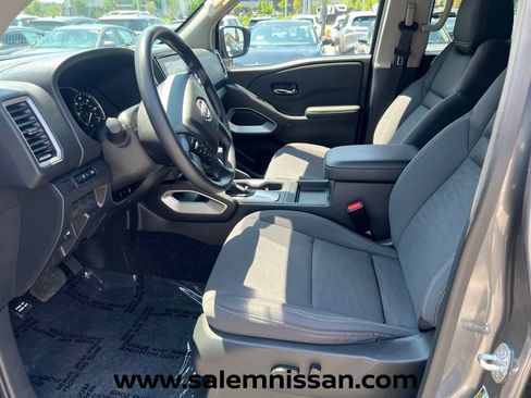 Used 2024 Nissan Frontier SV AWD/4WD image 9