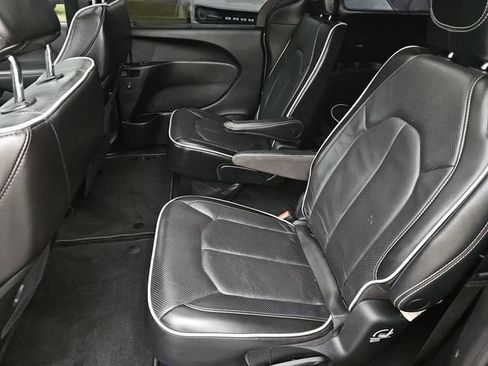 Used 2023 Chrysler Pacifica Limited w/ S Appearance Package image 38