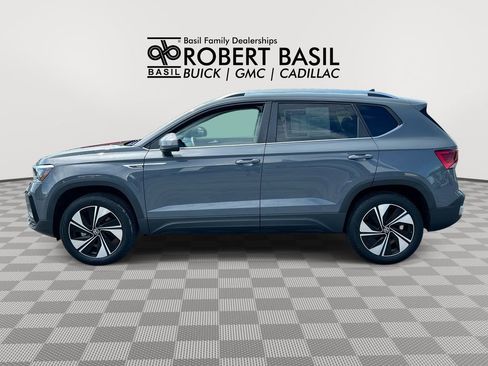 Used 2023 Volkswagen Taos SE w/ Panoramic Sunroof Package AWD/4WD image 5