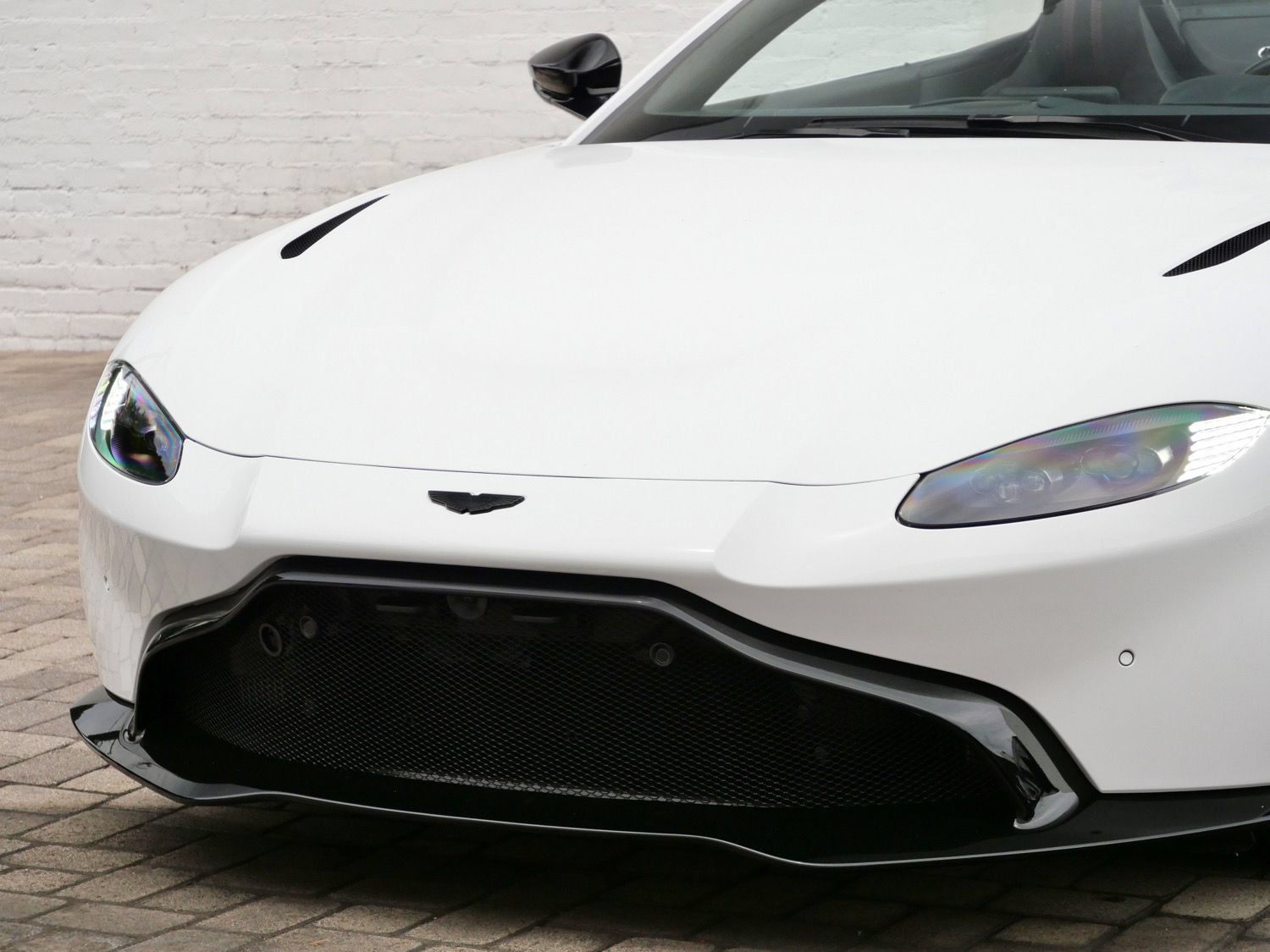 Used 2023 Aston Martin V8 Vantage Roadster RWD image 15