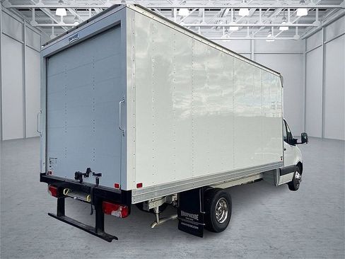 Used 2024 Mercedes-Benz Sprinter 4500 image 3