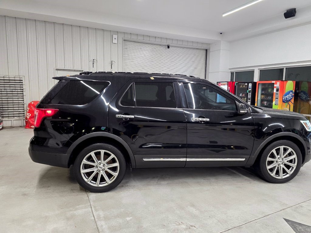 Used 2016 Ford Explorer Limited w/ Equipment Group 301A FWD image 7