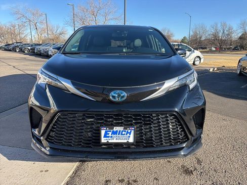 Used 2023 Toyota Sienna XSE w/ XSE Plus Package image 8