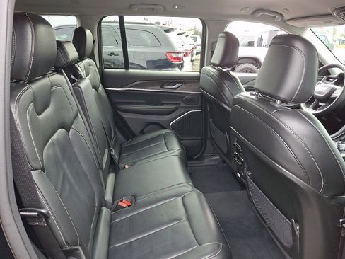 Used 2023 Jeep Grand Cherokee Limited w/ Black Appearance Package image 15