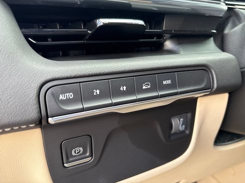 Certified 2021 Cadillac Escalade ESV Premium Luxury AWD/4WD image 22