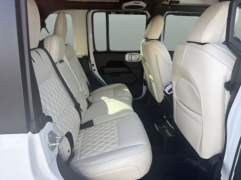 Used 2020 Jeep Wrangler Unlimited Sahara w/ Uconnect 4C Nav & Sound Group AWD/4WD image 15