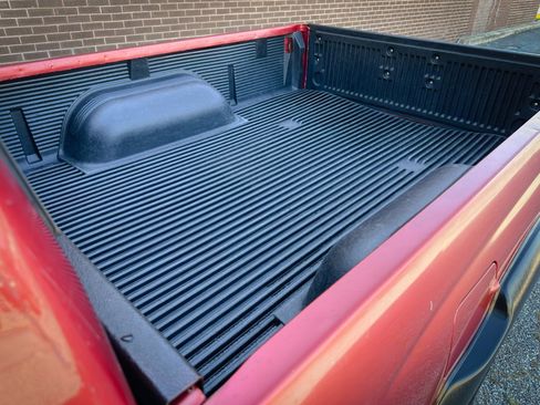 Used 2004 Toyota Tacoma 4x4 Xtracab w/ SR5 Pkg image 11