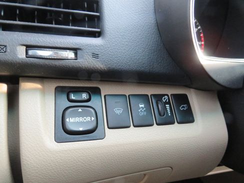 Used 2012 Toyota Highlander Limited w/ Tow Pkg image 10