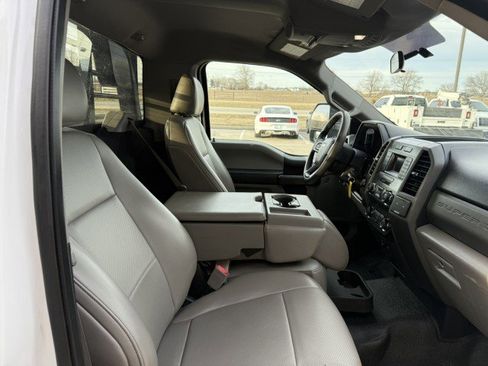 Used 2019 Ford F550 4x4 Regular Cab Super Duty w/ XL Value Package image 9