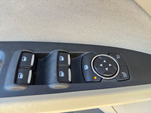 Used 2019 Ford Fusion SE image 13