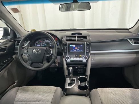 Used 2014 Toyota Camry LE image 11
