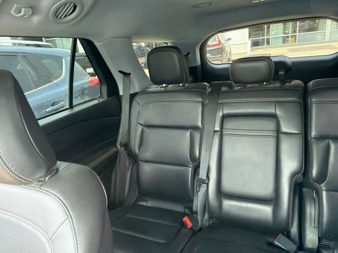 Used 2020 Ford Explorer XLT w/ Equipment Group 202A RWD image 9