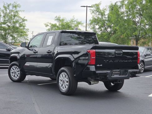 Used 2025 Toyota Tacoma SR5 AWD/4WD image 17