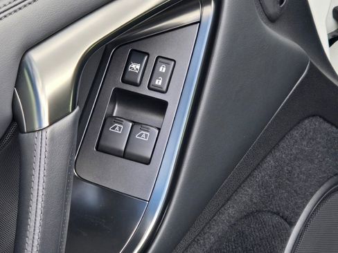 Used 2020 Nissan GT-R Premium image 18