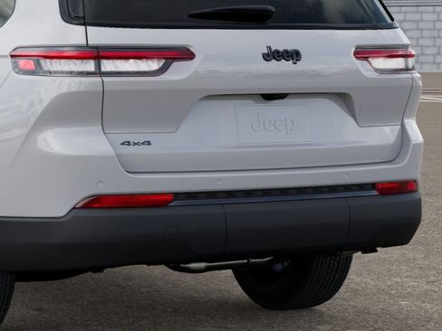 New 2025 Jeep Grand Cherokee L Altitude image 13