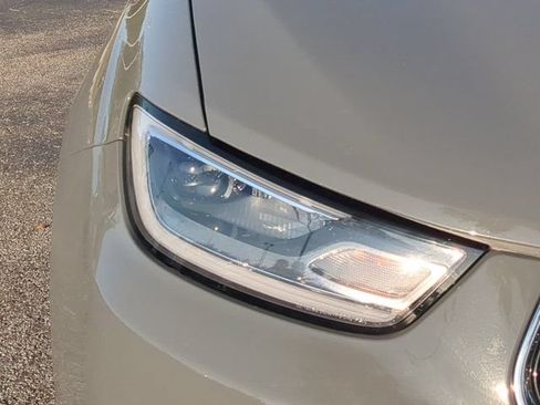 Used 2025 Chrysler Pacifica Select FWD image 10