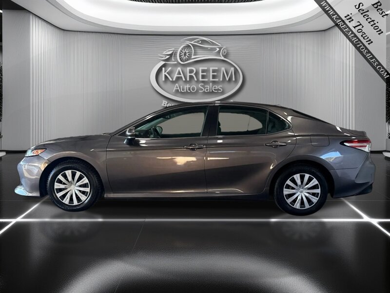 Used 2020 Toyota Camry LE w/ Sunroof Package FWD image 8