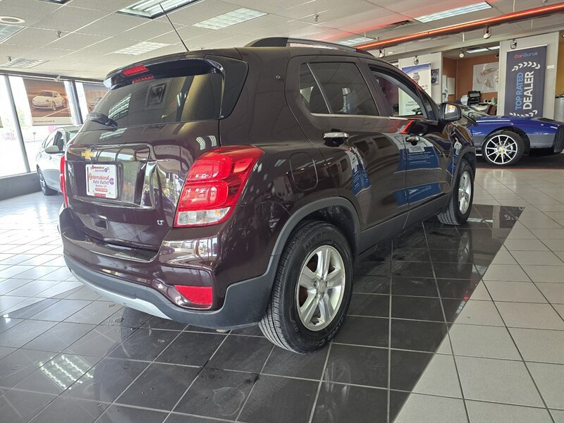 Used 2020 Chevrolet Trax LT w/ LT Convenience Package FWD image 4