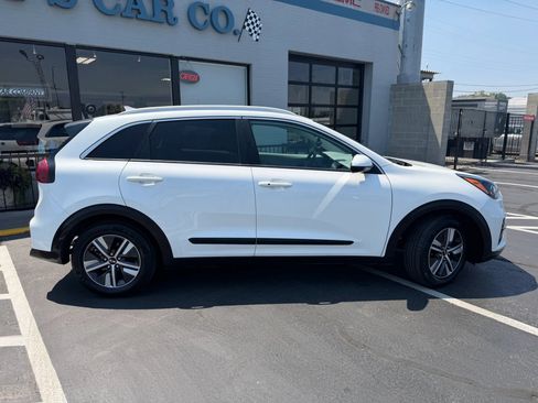 Used 2020 Kia Niro LXS FWD image 8