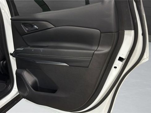 Used 2025 Chevrolet Traverse LT image 31