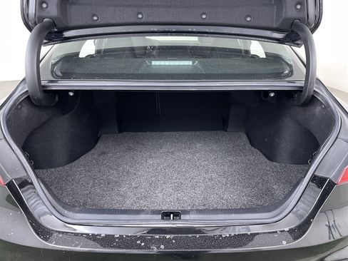 Used 2018 Toyota Camry LE image 21