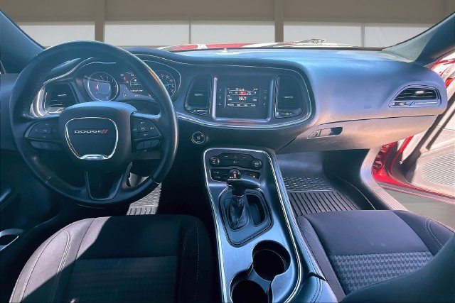 Used 2015 Dodge Challenger SXT RWD image 15