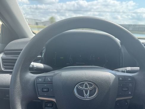 Used 2025 Toyota Camry LE image 12