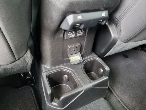 Used 2023 Jeep Gladiator Overland AWD/4WD image 16