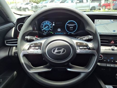 Used 2024 Hyundai Elantra Blue FWD image 31
