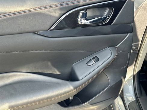 Used 2019 Nissan Maxima SR w/ Premium Package image 9