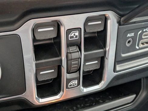 Used 2024 Jeep Wrangler Sport S image 20