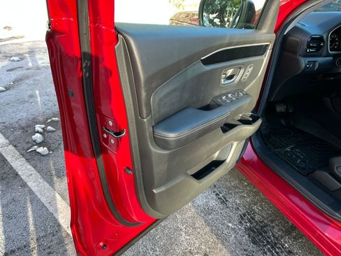 Used 2025 Honda Pilot EX-L image 10