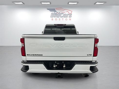 Used 2022 Chevrolet Silverado 2500 LTZ w/ LTZ Plus Package image 5