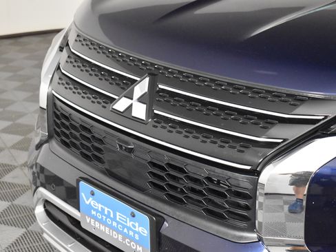 Used 2023 Mitsubishi Outlander SE image 11